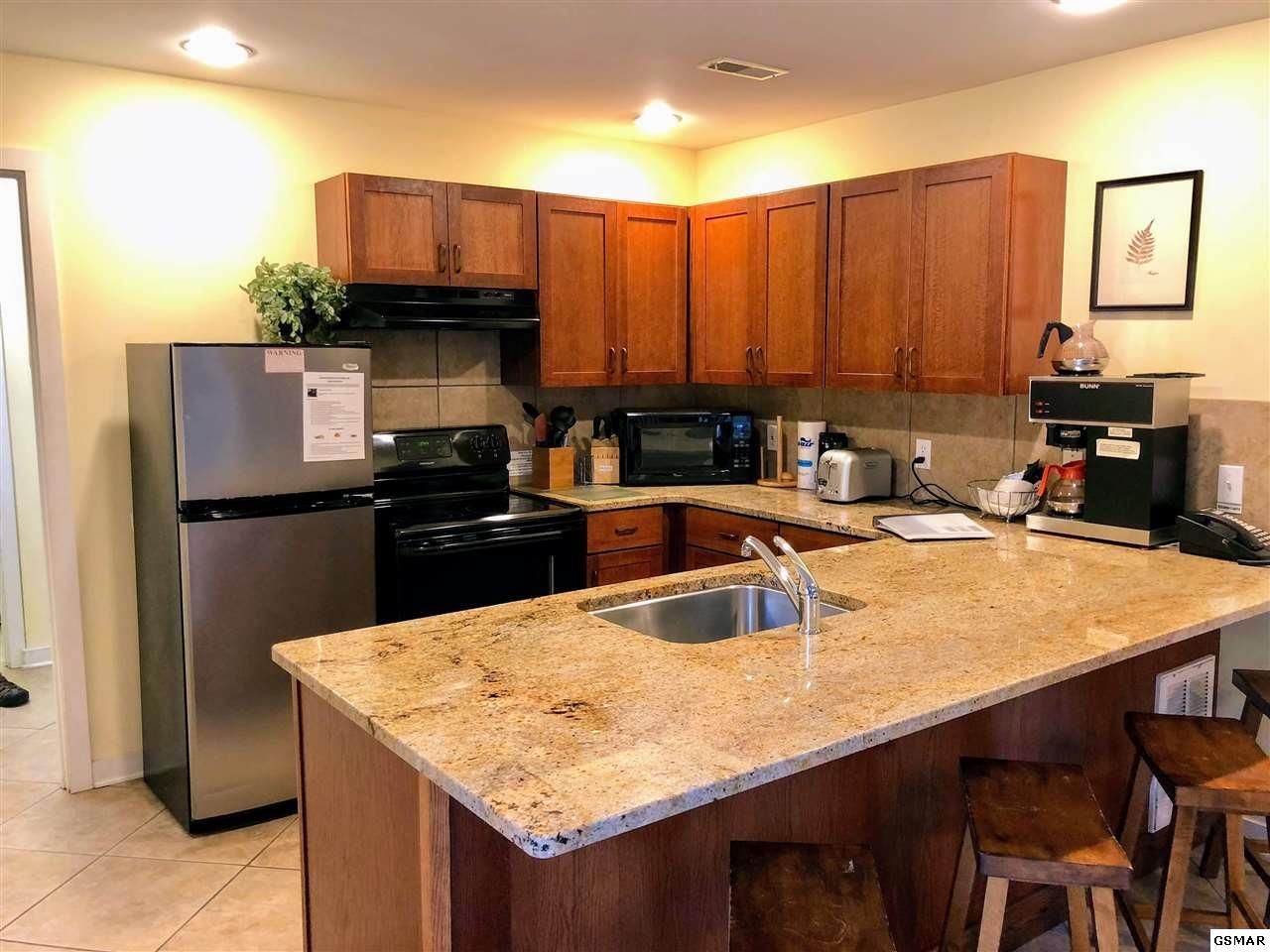 425 Stuart Ln, Gatlinburg, TN 37738